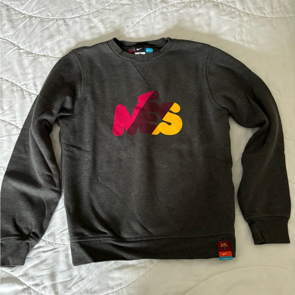 Nike FC Barcelona MÉS Men’s Crewneck Gray Small